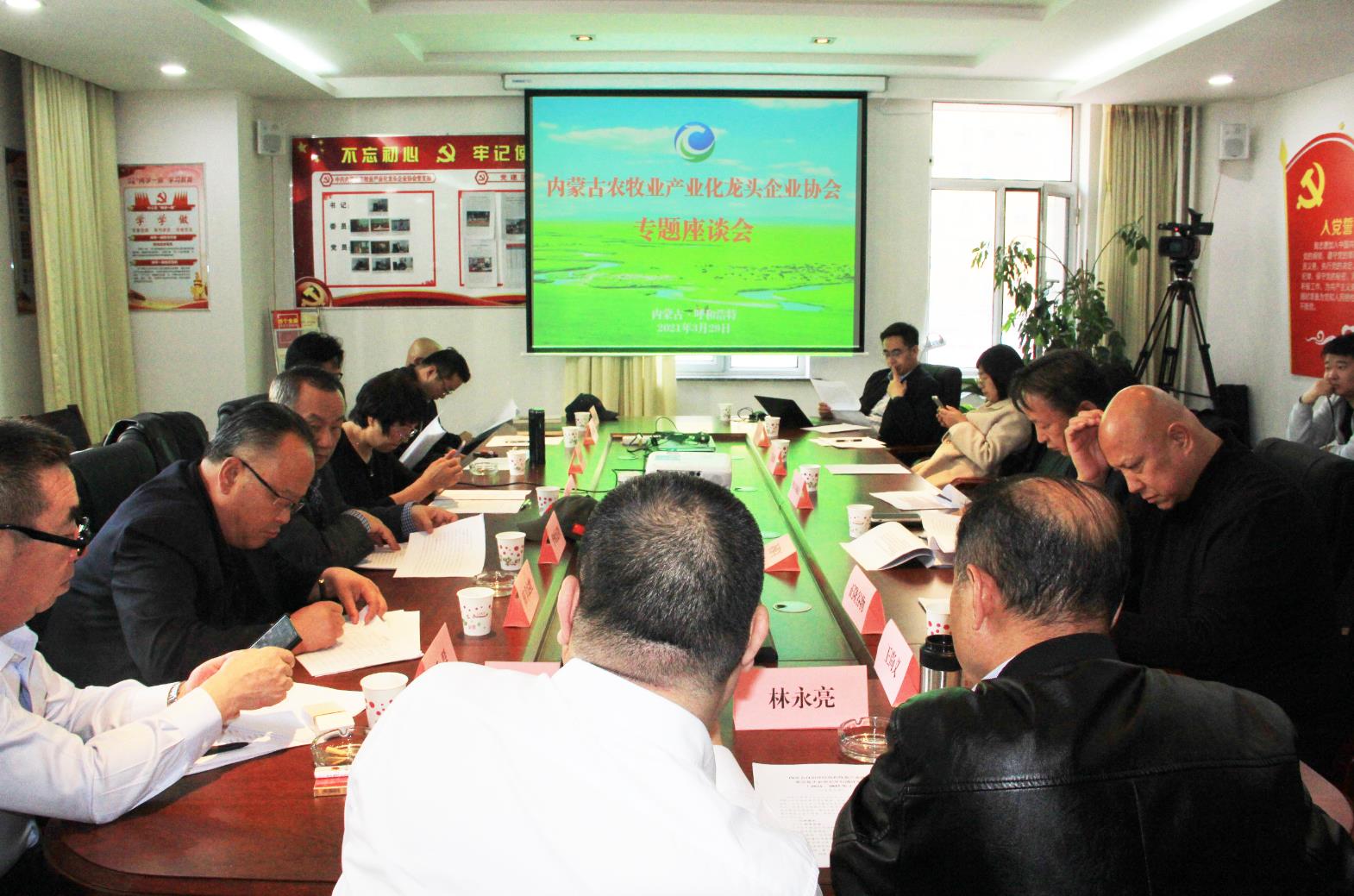 建言獻策，充分發(fā)揮協(xié)會(huì )的組織協(xié)調能力