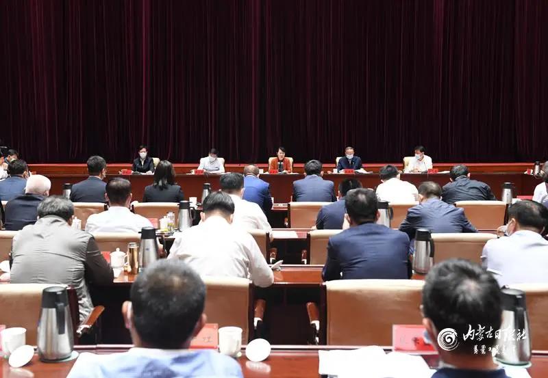 王莉霞主席主持召開(kāi)自治區民營(yíng)企業(yè)座談會(huì )，周勇會(huì )長(cháng)作專(zhuān)題匯報