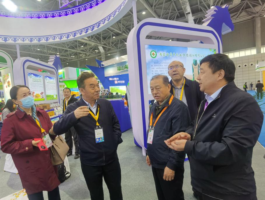 內蒙古1400多種有機、綠色農畜產(chǎn)品亮相中國綠色食品博覽會(huì )和中國國際有機食品博覽會(huì )